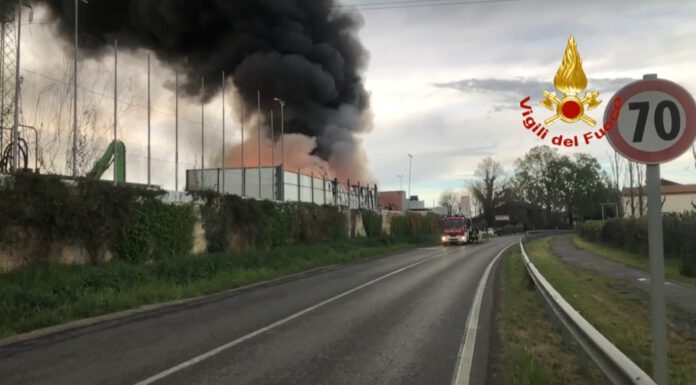 ANCORA FIAMME IERI ALLA LONGAGNANI DI MODENA, CHIUSA VIA GIARDINI SINO A TARDA SERA