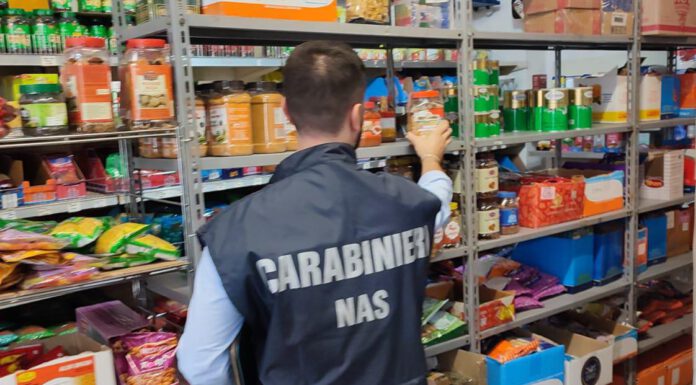 PRODOTTI ALIMENTARI SCADUTI, TOPI E SPORCIZIA. SEQUESTRATE DUE TONNELLATE DI ALIMENTI
