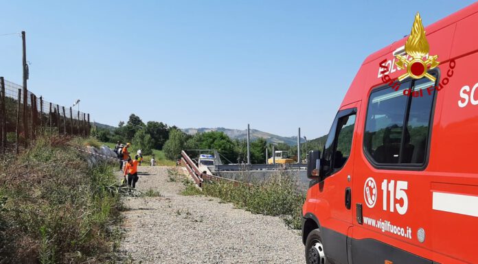 PONTE SAMONE, SI IMMERGE NEL FIUME PANARO E VIENE TRASCINATO DALLA CORRENTE. RECUPERATO SENZA VITA UN 42ENNE