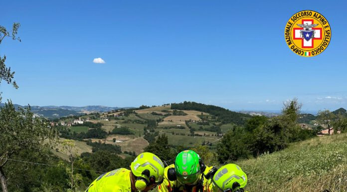 SOCCORSO ALPINO, I VOLONTARI METTONO IN SALVO UNA DONNA