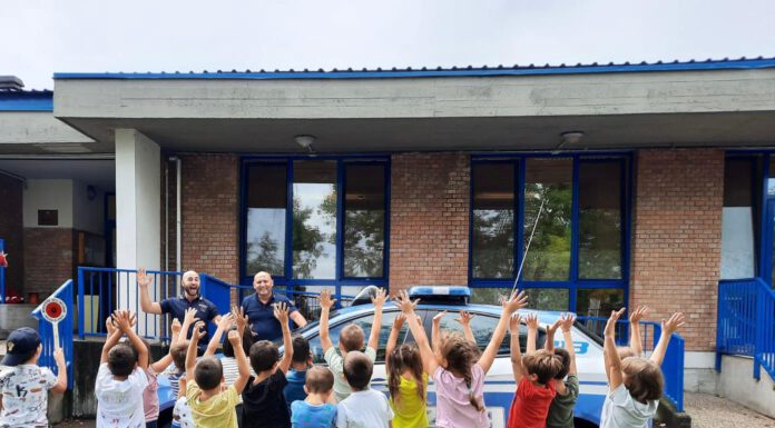 SENSIBILIZZAZIONE E SICUREZZA: LA POLIZIA DI STATO INCONTRA I BAMBINI DELLA “MIRASUMMER”