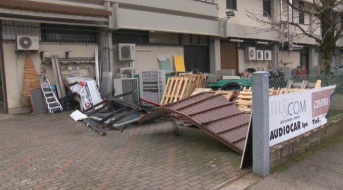 RUBO’ 500 TELEFONI, ARRESTATO IL RESPONSABILE DELLA SPACCATA A CASTELNUOVO