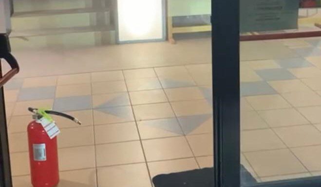 VETRI ROTTI E DANNEGGIAMENTI: AREA VIGILATA NELLA BIBLIOTECA DI CAVEZZO