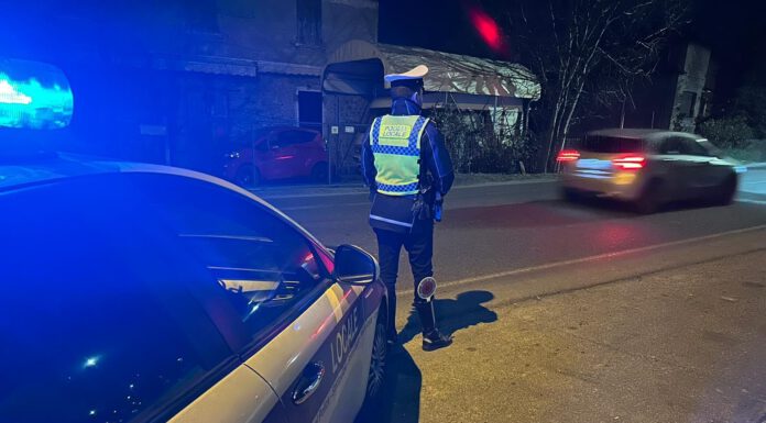 INVESTE UNA DONNA E FUGGE, INDIVIDUATO DOPO UN MESE DALLA POLIZIA LOCALE