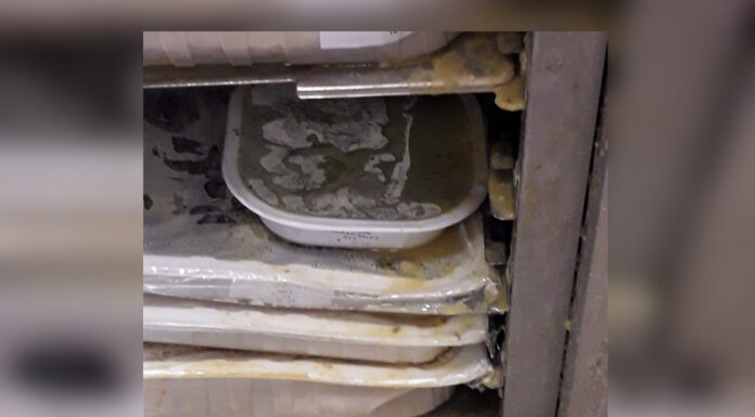 CRA RAMAZZINI, AGLI ANZIANI PASTI SCOTTI E FRUTTA MARCIA