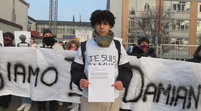 “JE SUIS DAMIANO”, STUDENTE RISCHIA LA SOSPENSIONE: SIT-IN DI SOLIDARIETA’ AL BAROZZI