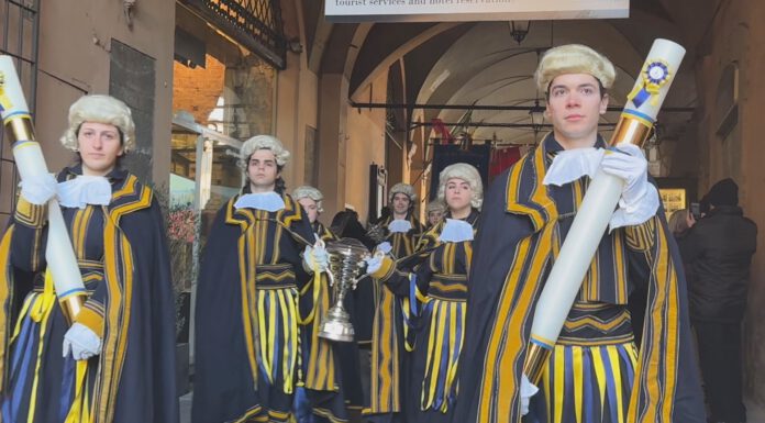 SANTO PATRONO, UN RITO SOLENNE CON IL TRADIZIONALE CORTEO L’OLIO E I CERI