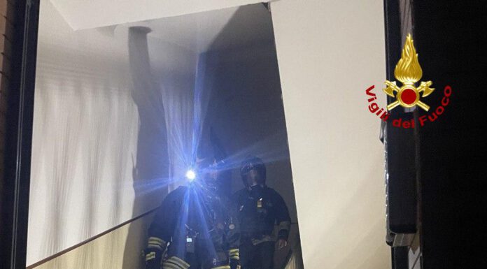 INCENDIO A MODENA, EVACUATO UN CONDOMINIO: QUATTRO GLI INTOSSICATI