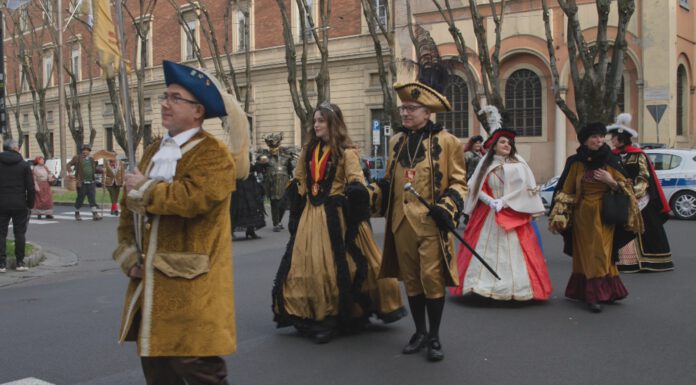 IL CARNEVALE FA CENTRO, GRANDE FESTA TRA CORIANDOLI, MUSICA E TANTE MASCHERE