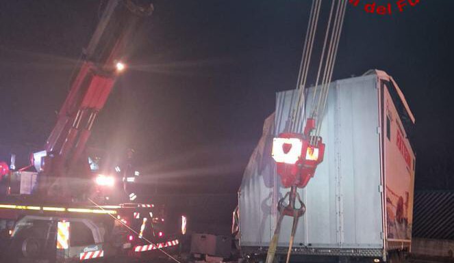 INCIDENTE SULL’A1, CAMION INTRAVERSATO MANDA IN TILT IL TRATTO TRA MODENA SUD E VALSAMOGGIA