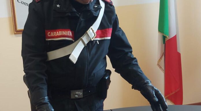 VANDALIZZANO UN’AUTO CON PASSEGGERI A BORDO: DENUNCIATO UN 20 ENNE