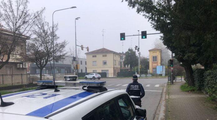 QUESTUA MOLESTA AGLI INCROCI: ALLONTANATO DAL TERRITORIO