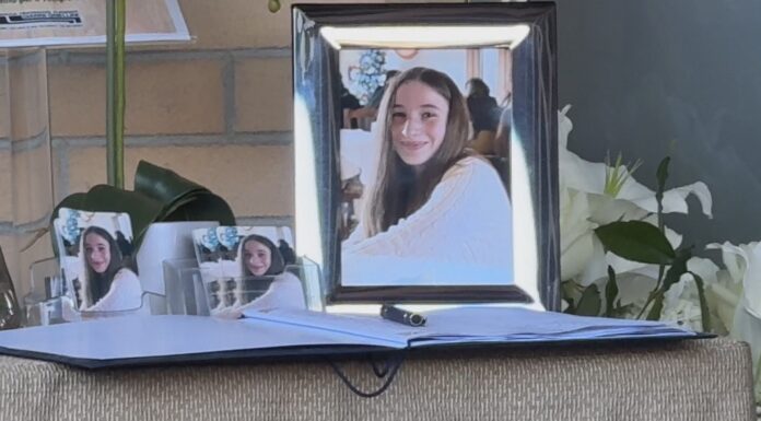 LUTTO A CARPI, ULTIMO SALUTO ALLA 13ENNE ARIANNA GIAROLI