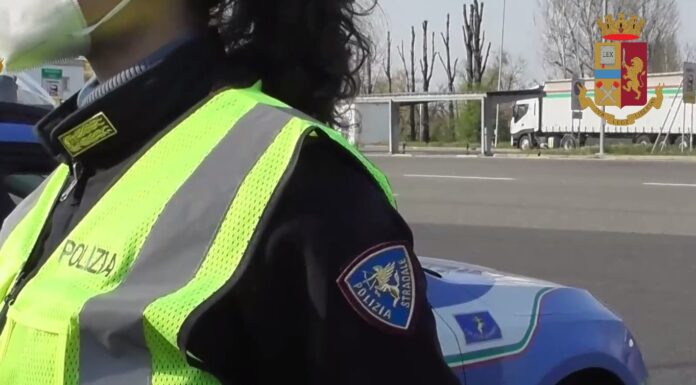 GEOLOCALIZZA IL PROPRIO CELLULARE E CHIAMA LA POLIZIA, DENUNCIATO UN 18ENNE