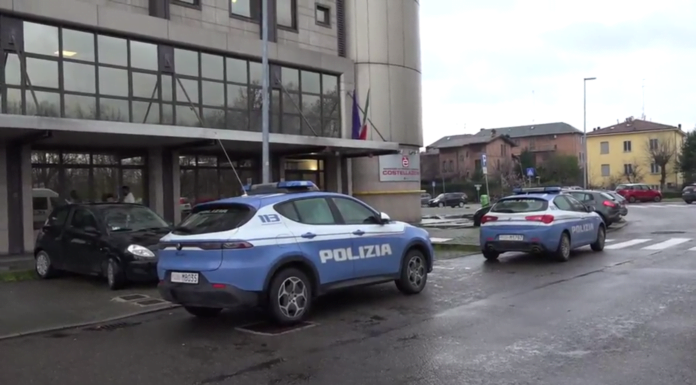 VIA DELLE COSTELLAZIONI, RICHIEDENTI ASILO PROTESTANO PER IL MANCATO ARRIVO DELLA DIARIA