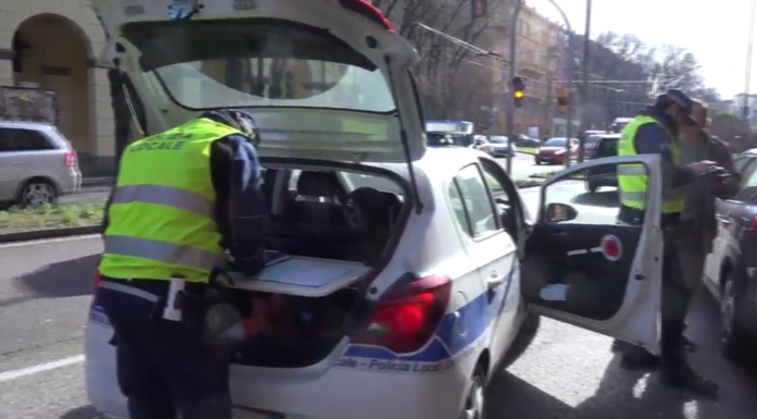 PAURA IN VIALE CRISPI, INCIDENTE TRA UN’AUTO E UNA BICICLETTA