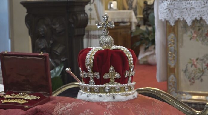 SANTUARIO FIORANO, LA COPIA DELLA CORONA DI MARY OF MODENA