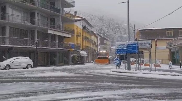 ALLERTA MALTEMPO, NEVE IN APPENNINO, PIOGGIA IN PIANURA: BLACKOUT E DISAGI
