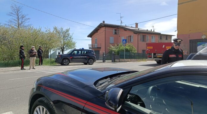 GIALLO A PAVULLO, UOMO ACCOLTELLATO LUNGO VIA GIARDINI. INDAGANO I CARABINIERI
