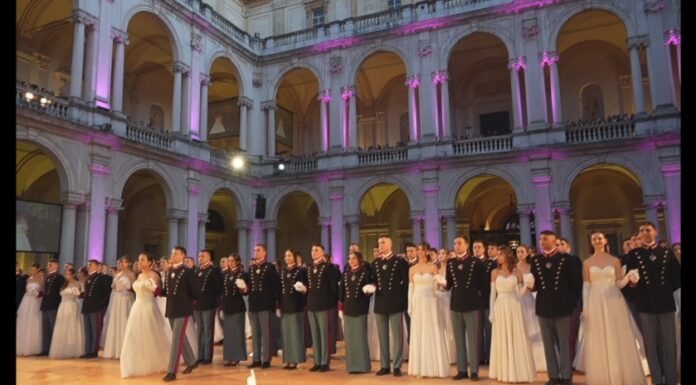 SERATA IN ACCADEMIA, IN SCENA LA MAGIA DEL BALLO DELLE DEBUTTANTI