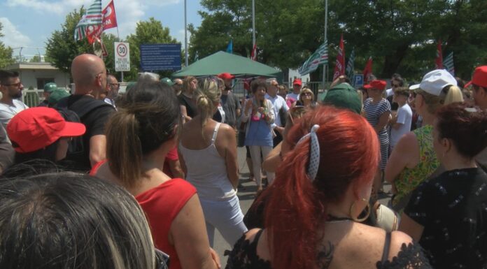LAVORATORI IN SCIOPERO: “IL CALDO NON CI FERMA. PER NOI TANTA SOLIDARIETA’”
