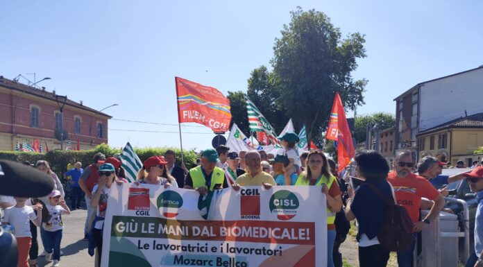 MOZARC-BELLCO, IL GRIDO DEI LAVORATORI PASSA PER LE STRADE DI MIRANDOLA