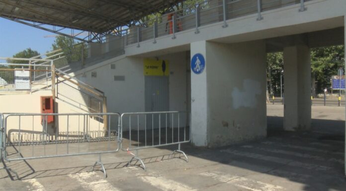 PAURA AL NOVI SAD, SENZATETTO ACCOLTELLATO SOTTO LE TRIBUNE