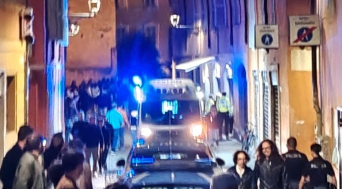 CENTRO STORICO, ANCORA UNA RISSA FEROCE: FERITO UN AGENTE