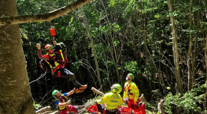 PASSO DEL LUPO, PRECIPITA MENTRE VA A FUNGHI: ATTIVATO IL SOCCORSO ALPINO