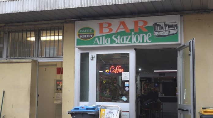 SPRAY AL PEPERONCINO, NUOVO RAID AL BAR DELLA STAZIONE DELLE CORRIERE