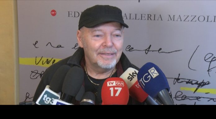 “VIVERE/LIVING”, IL ROCKER DI ZOCCA SUL PALCO DELLO STORCHI CON I SUOI VERSI