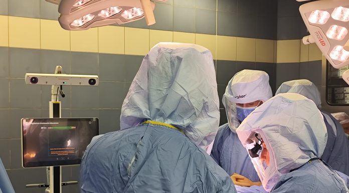 OSPEDALE MIRANDOLA, ARRIVA IL ROBOT CHE GUIDA IL CHIRURGO
