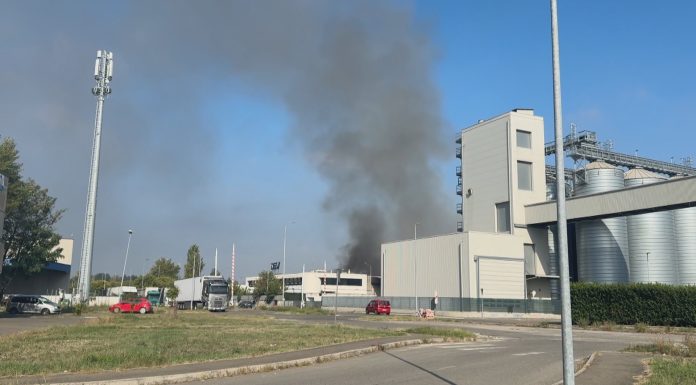 INCENDIO ALLA DSV, CAPANNONE DEVASTATO, INDAGINI SULLE CAUSE