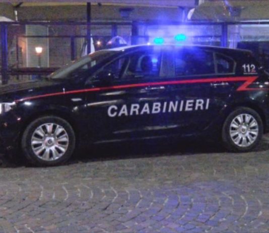 FUGA ROCAMBOLESCA IN AUTO: 37ENNE SENZA PATENTE SCAPPA DAI CARABINIERI