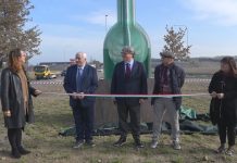 VIA EMILIA OVEST, INAUGURATA LA SCULTURA DEDICATA ALL’ORO NERO DI MODENA