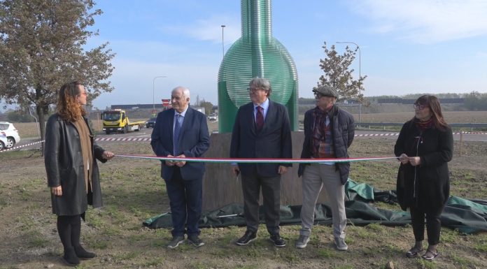 VIA EMILIA OVEST, INAUGURATA LA SCULTURA DEDICATA ALL’ORO NERO DI MODENA