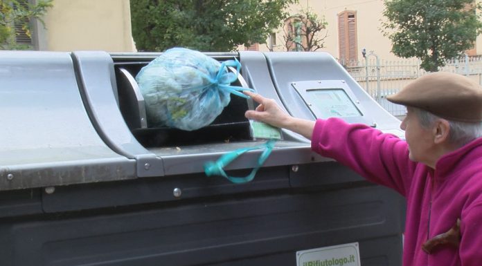 IN ZONA MUSICISTI, I RESIDENTI “TESTANO” I NUOVI CASSONETTI