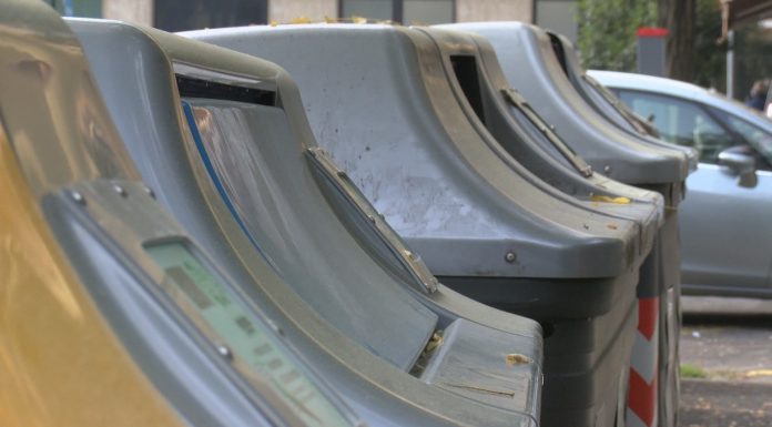 ADDIO PORTA A PORTA: CARTA E PLASTICA DA OGGI VANNO NEI CASSONETTI
