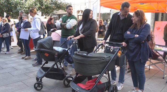 FLASH MOB, LA MANIFESTAZIONE PER L’ALLATTAMENTO TORNA IN CENTRO