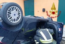 A CAVEZZO, SI SCHIANTA CON L’AUTO NELLA PIAZZA. 43ENNE MUORE SUL COLPO