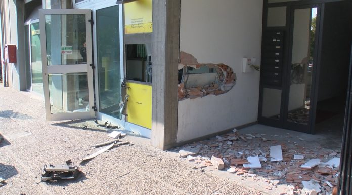 CASTELNUOVO, SALTATO IN ARIA IL POSTAMAT DI PIAZZA BRODOLINI
