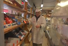 A FIORANO, ANZIANO COMMERCIANTE PRESO DI MIRA DA RAGAZZINI