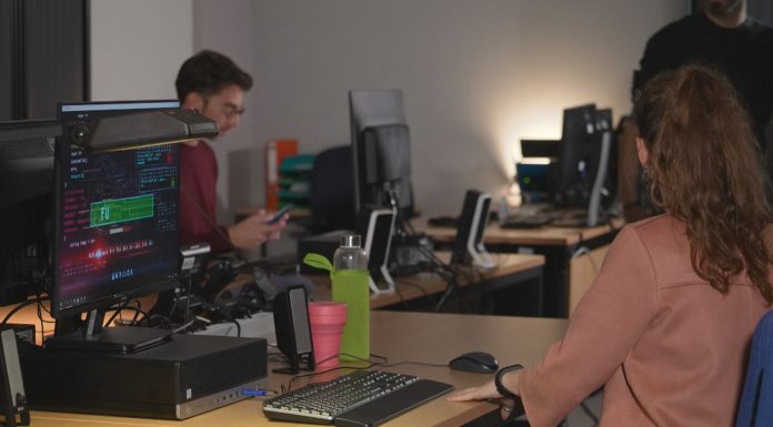 INTELLIGENZA ARTIFICIALE, TRA OPPORTUNITA’ E TIMORI, IL SONDAGGIO DI LAPAM