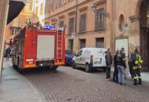 PAURA IN CENTRO, PADELLA A FUOCO IN UN LOCALE, EVACUATO IL MUNICIPIO