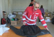 DONA UN VESTITO, LA RACCOLTA SOLIDALE DI PORTA APERTA E CROCE ROSSA