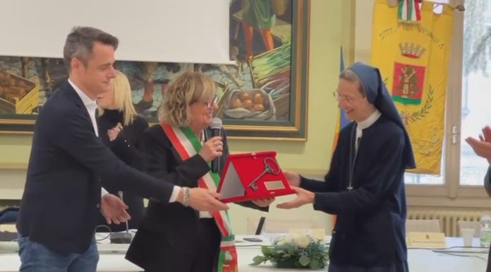 A VIGNOLA, CONFERITE LE “CHIAVI DELLA CITTÀ” ALLE SUORE ADORATRICI