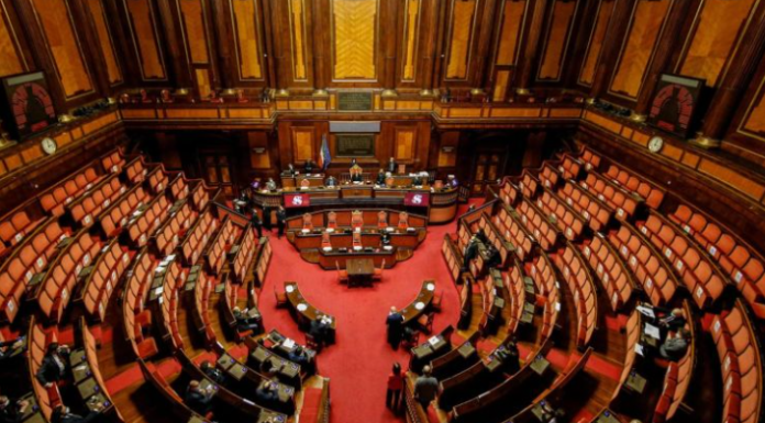 REDDITI DEI PARLAMENTARI, OSCILLANO TRA I 93 MILA E I 200 MILA EURO