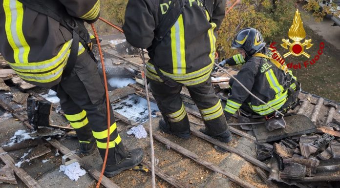 SESTOLA, INCENDIO IN VIA GALLINARO. A FUOCO UN TETTO IN VIA GALLINARO