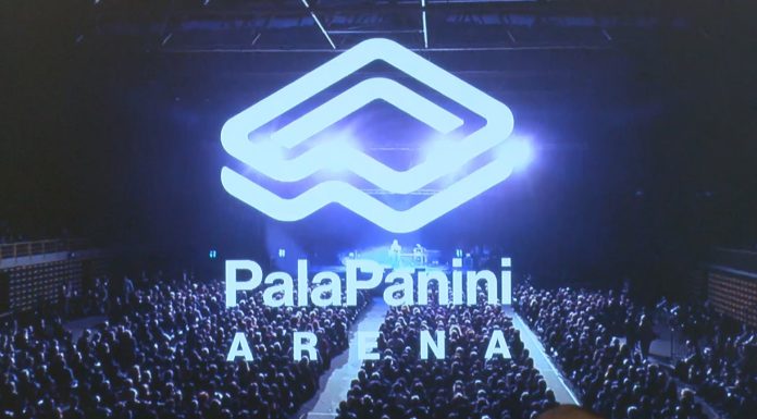 “PALAPANINI ARENA”, IL TEMPIO DEL VOLLEY SI TRASFORMA IN PALCOSCENICO