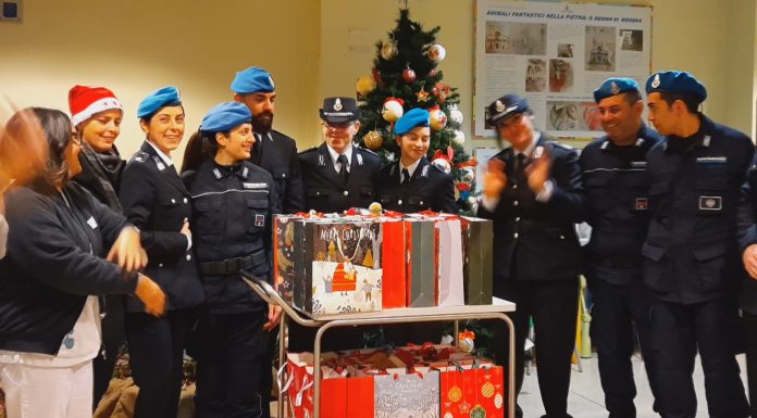 PAZIENTI PEDIATRIA, POLIZIA PENITENZIARIA DONA DOLCI E PUPAZZI AI BAMBINI